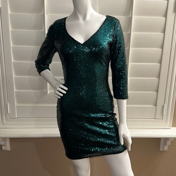 Lulus Got the Moves Emerald Green Sequin Bodycon Dress - Picture 1 of 14